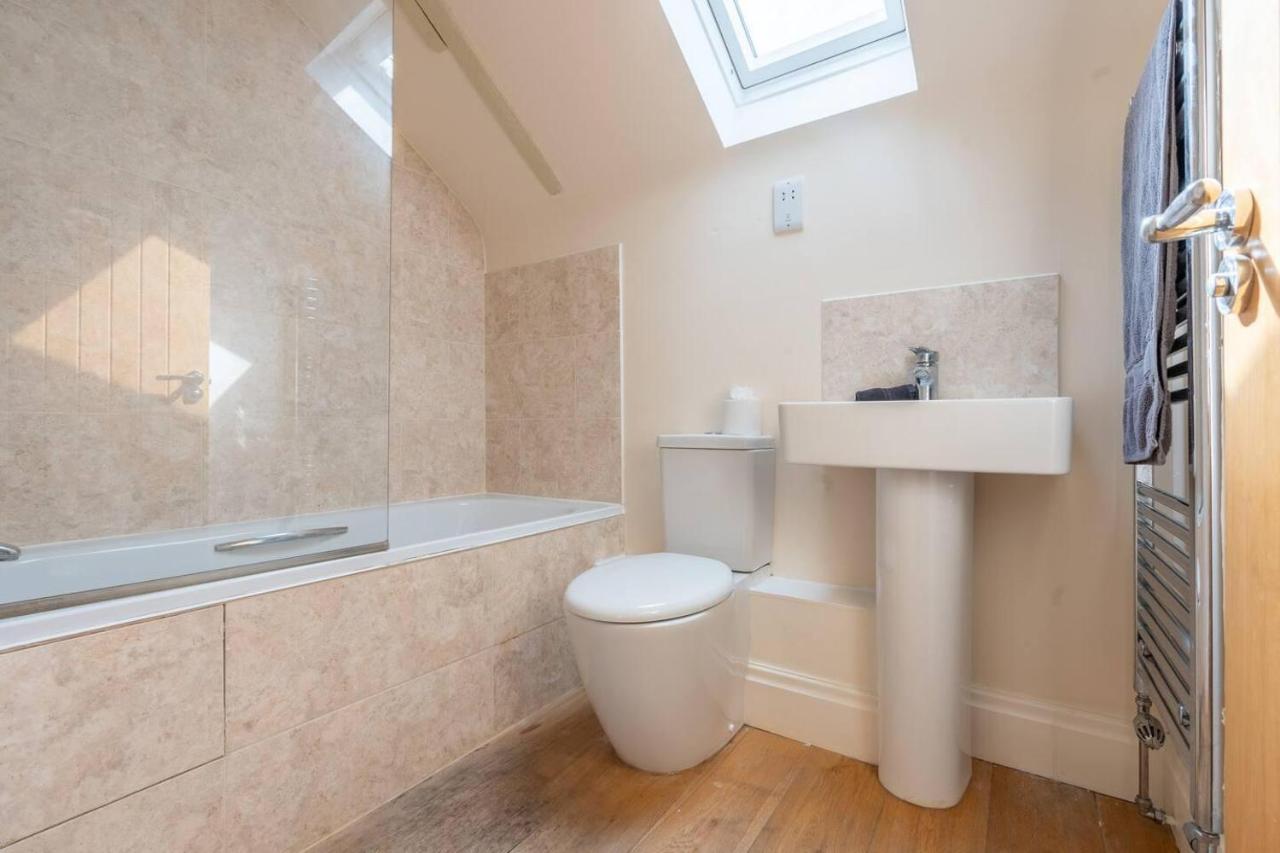 Charming 1-Bed loft in Caerleon Appartement Newport  Buitenkant foto