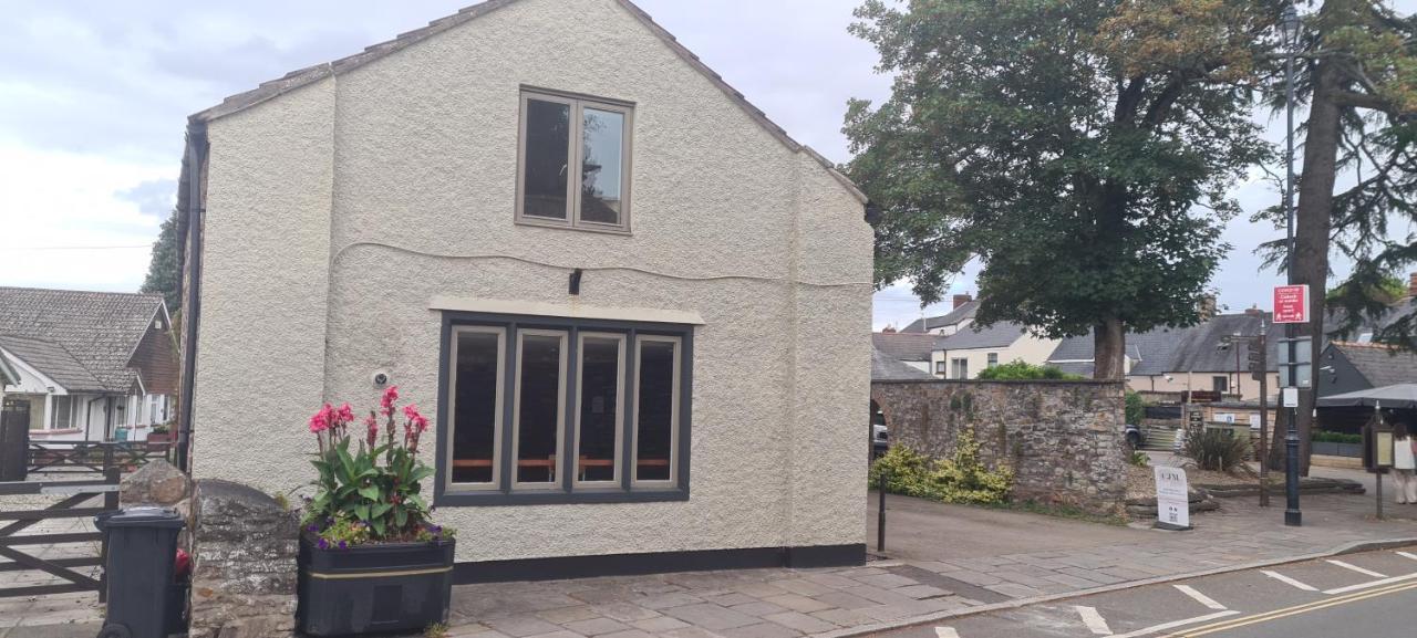 Charming 1-Bed loft in Caerleon Appartement Newport  Buitenkant foto