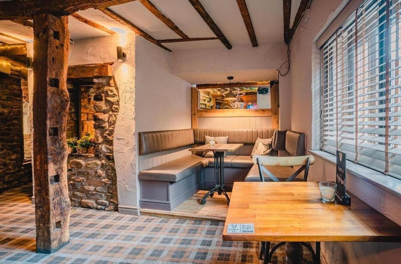 Charming 1-Bed loft in Caerleon Appartement Newport  Buitenkant foto
